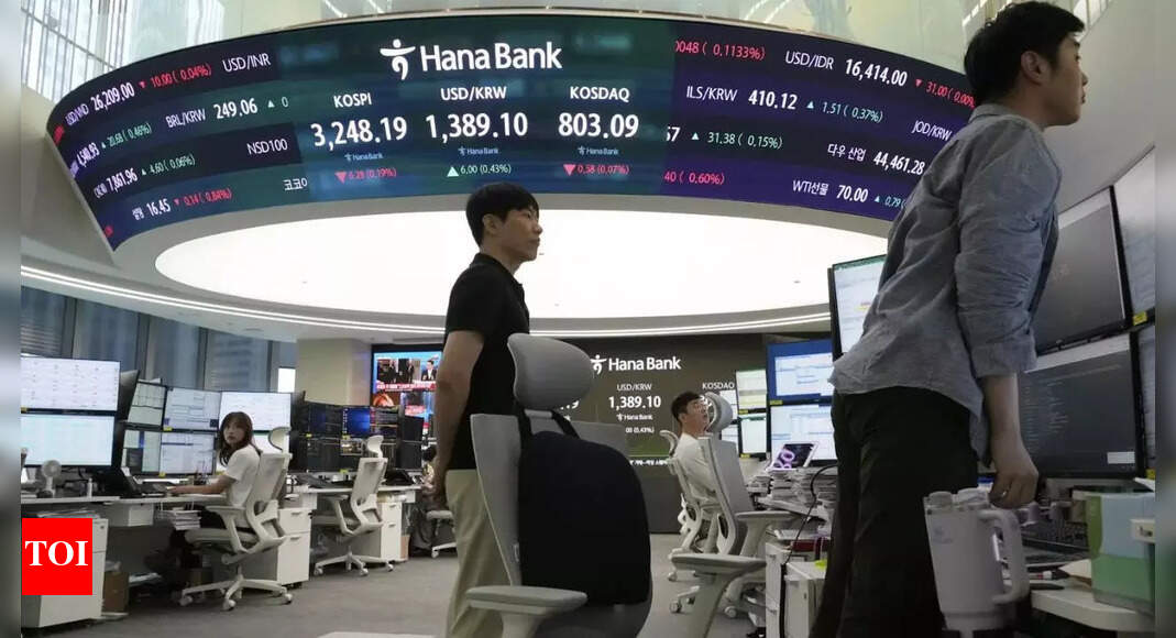 Market watch: Asian stocks mixed; oil slips ahead of Trump-Putin talks on Ukraine