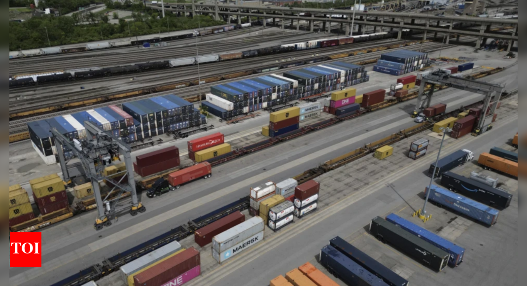 Canada GDP contracts 1.6% in Q2, US tariffs weigh on exports, first decline in seven quarters