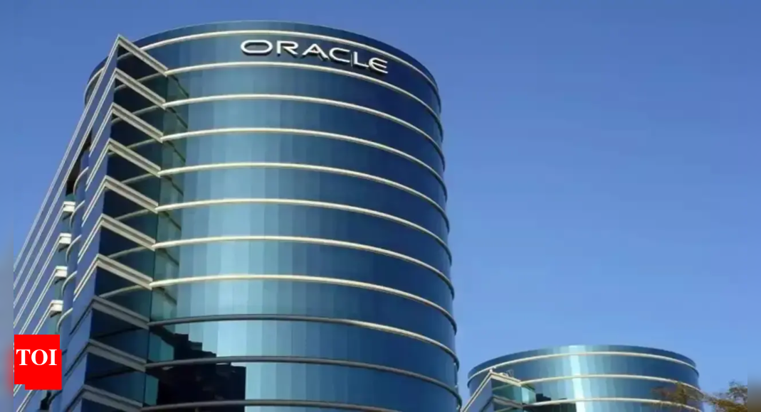 Oracle shares soar 35% on AI demand; market valuation nears $915 billion, semiconductor stocks rally
