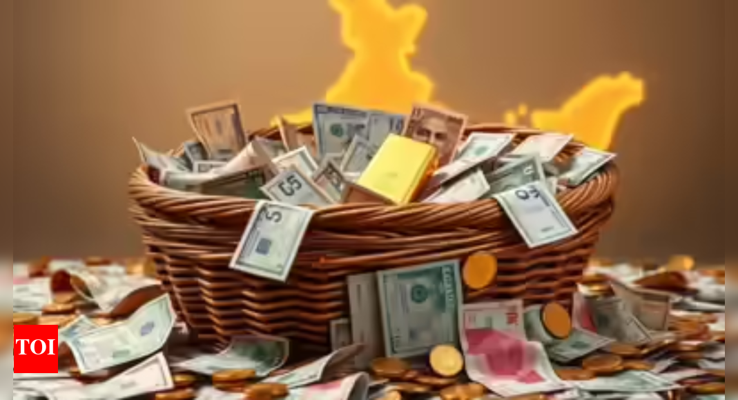 Forex reserves dip to $700.2 billion: Foreign currency assets decline; gold holdings rise