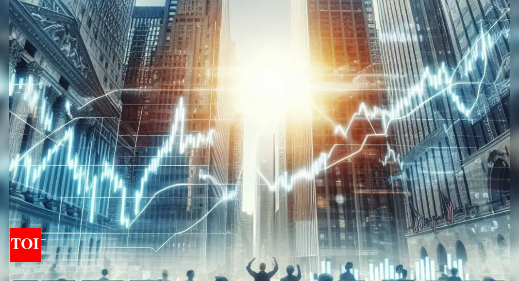 US stocks hold near record highs: S&P 500 and Nasdaq edge up; focus shifts to Fed rate cut hopes