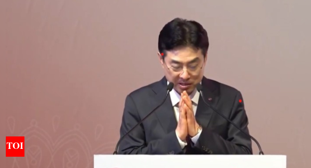 ‘Namaste…’: LG Electronics India MD Hong Ju Jeon’s Hindi speech wins applause; stock makes record debut with 50% premium