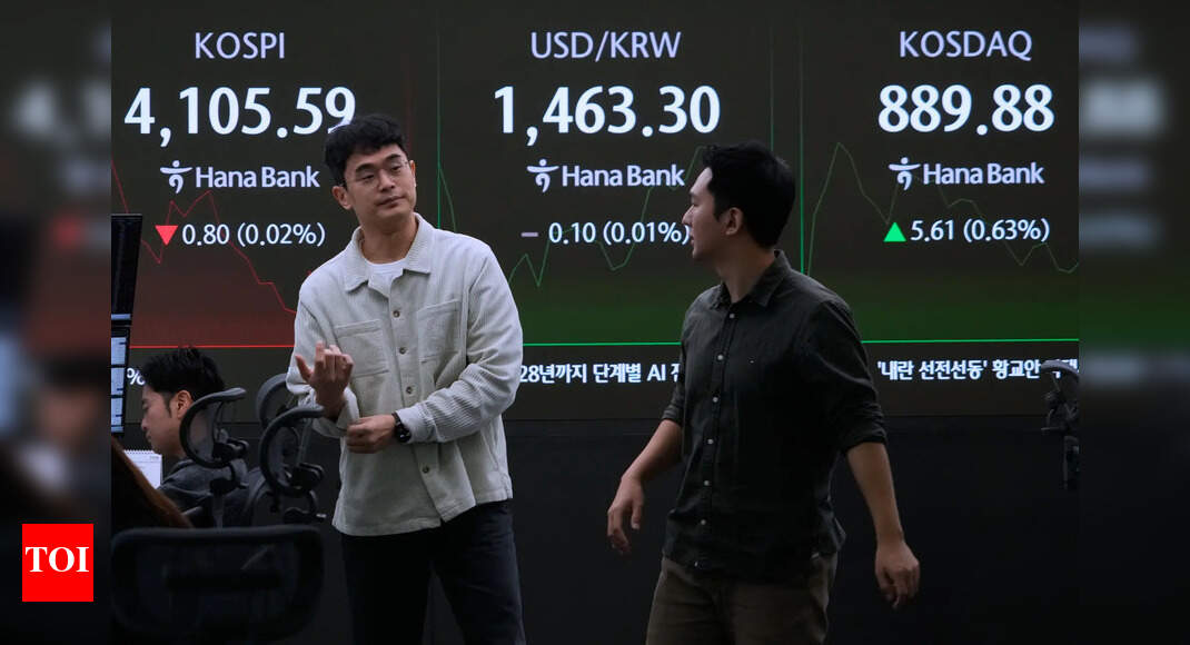 Asian stocks today: Markets trade mixed after US shutdown ends; HSI dips over 150 points, Shenzhen adds 1%