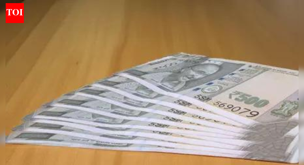 Record low! Rupee recovers slightly after breaching 91-mark for the first time; settle at 90.93 against US dollar