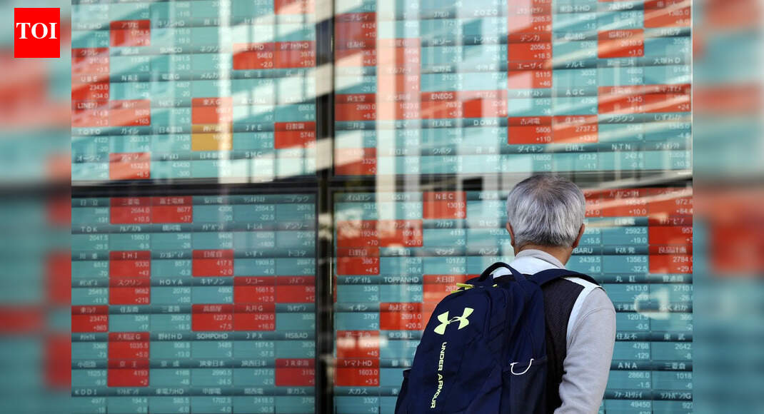 Asian stocks today: Markets trade mostly in red on last trading day of 2025; HSI sheds over 200 points, Kospi flat