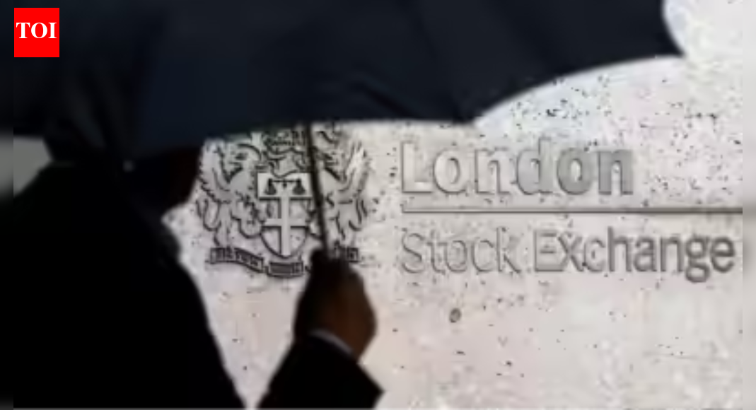 UK market milestone: FTSE 100 crosses 10,000 for first time; global equity rally carries into 2026