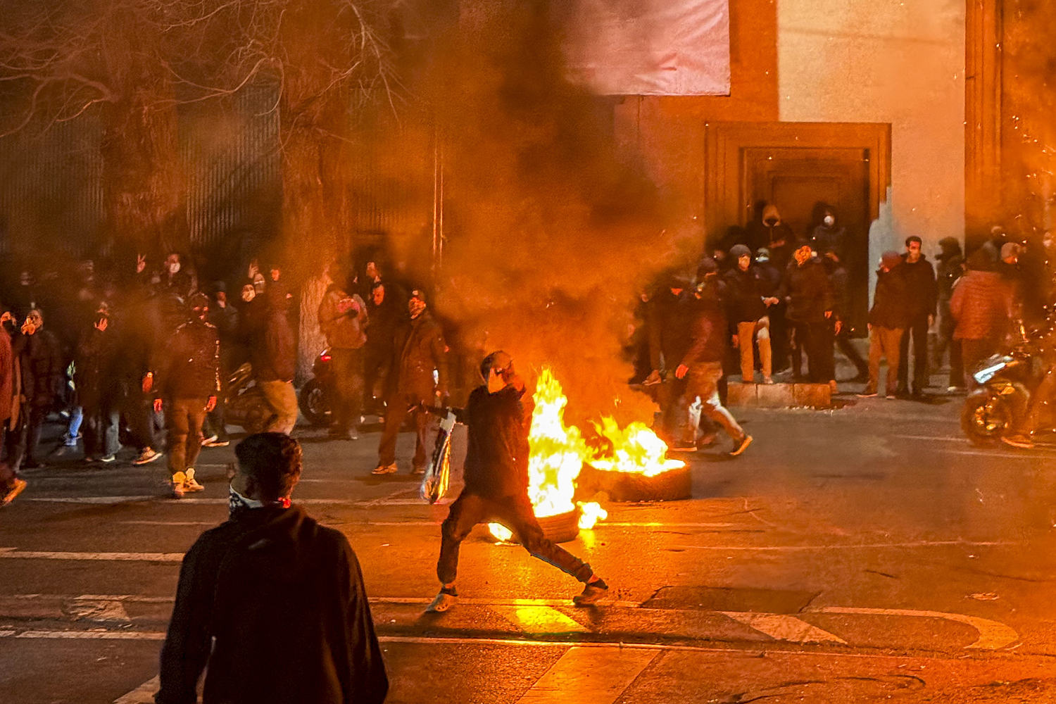 Trump says Iran wants to negotiate, weighs ‘strong options’ to respond to deadly protest crackdown​Babak Dehghanpisheh